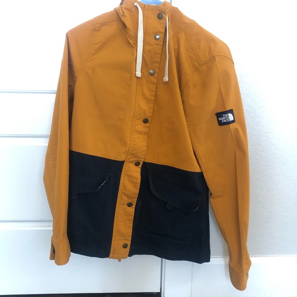 The North Face Jackets & Blazers - Wow! Brand new North Face tailored jacket with all the details! Zip/button XS